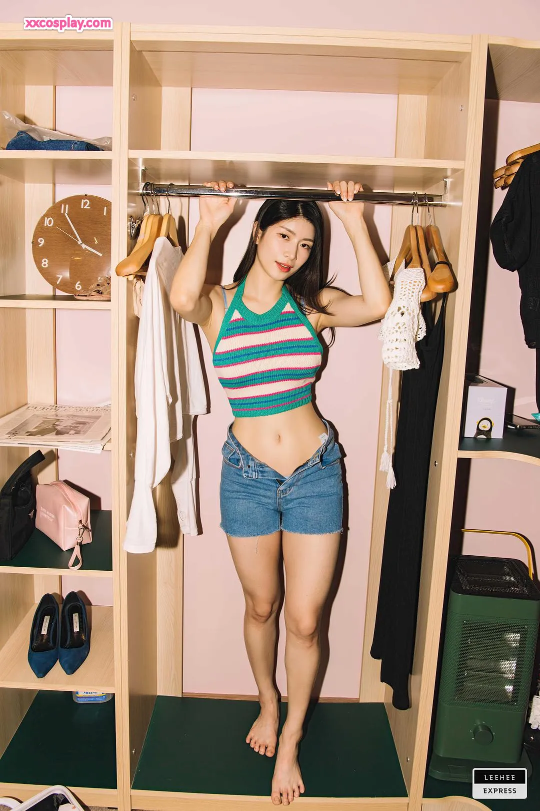 Min.E's Seductive Lingerie Tease